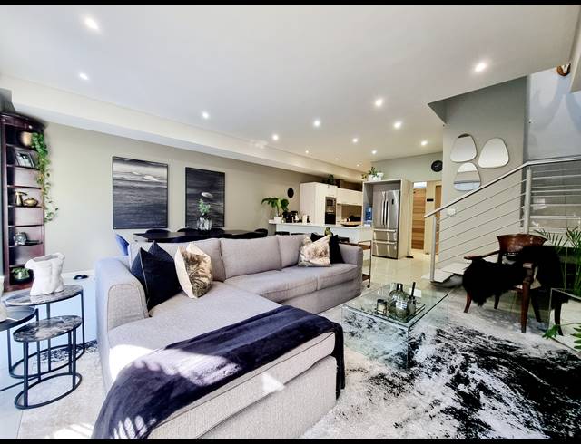 3 BEDROOM TOWNHOUSE TO LET IN OAKLANDS